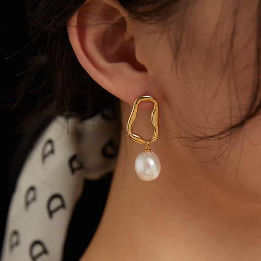 How to choose the right earrings for my face shape? Step out of your comfort zone.