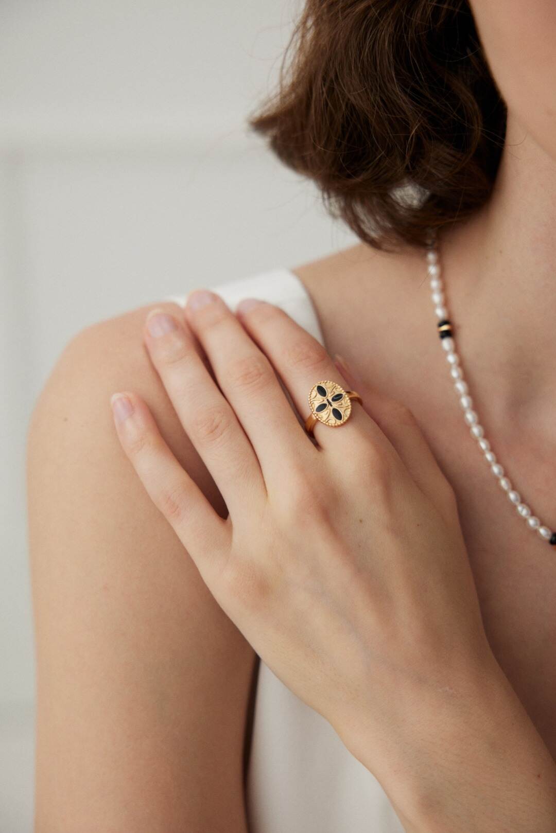 Retro Palace Style Black Glaze Ring 55mm